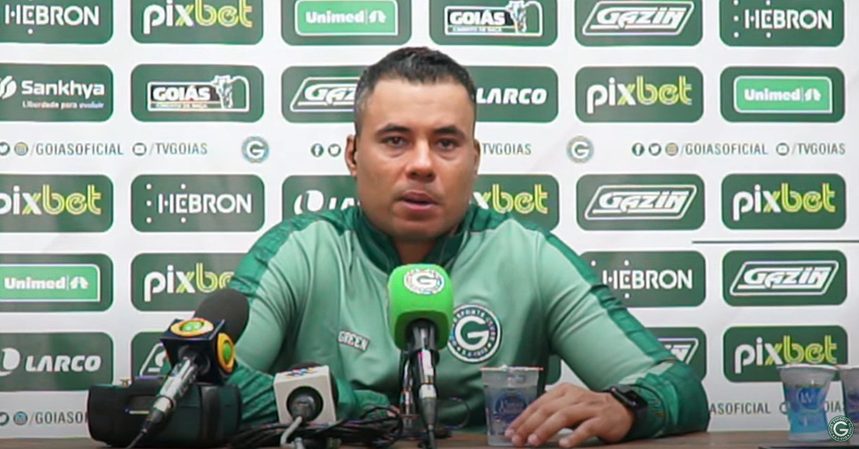 Jair Ventura técnico do Goiás muda escalação para jogo contra o Bragantino