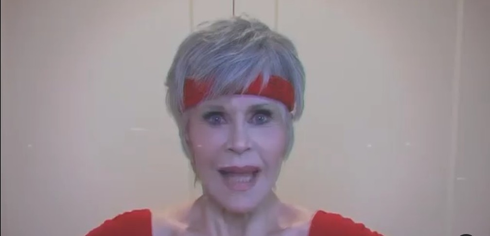 Jane Fonda faz campanha com visual dos anos 80 para estimular voto dos norte-americanos