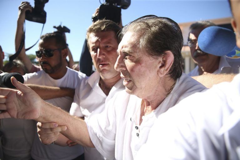 Com aneurisma abdominal, João de Deus corre risco de morrer, diz médico
