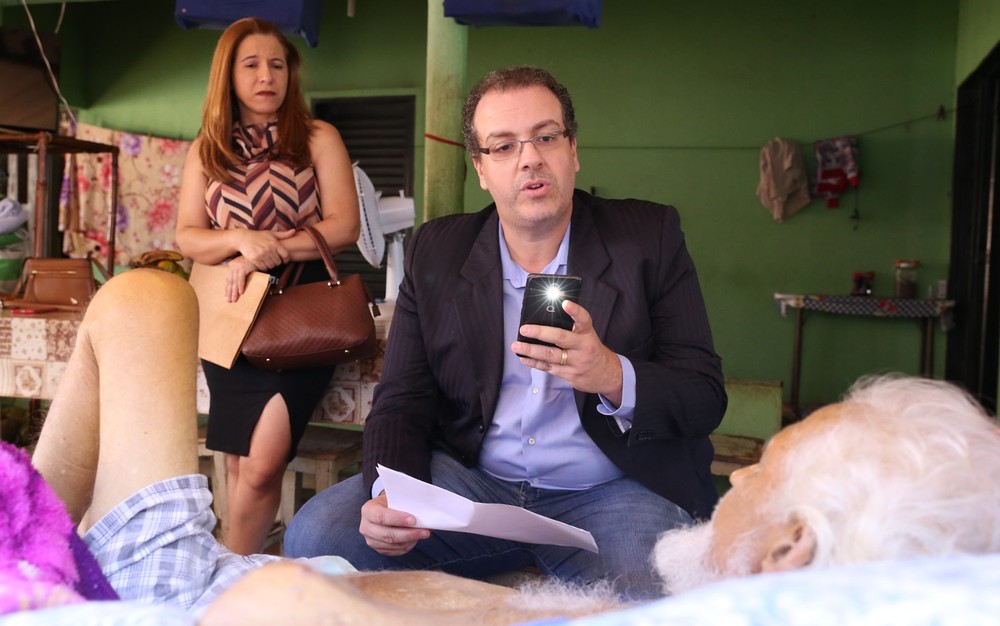 Juiz faz audiência na casa de idoso com câncer: “nada mais que a minha obrigação”