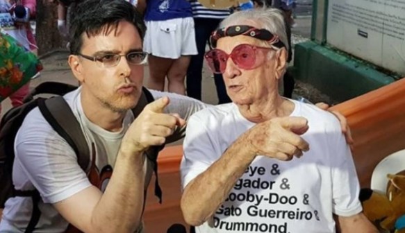Aos 99 anos, Orlando Drummond, o ‘Seu Peru’, curte bloco de carnaval em sua homenagem no Rio