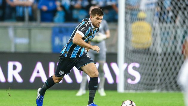 Kannemann comemora retorno aos treinos no Grêmio