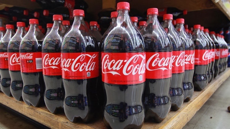 Coca-Cola estuda desenvolvimento de bebida à base de maconha