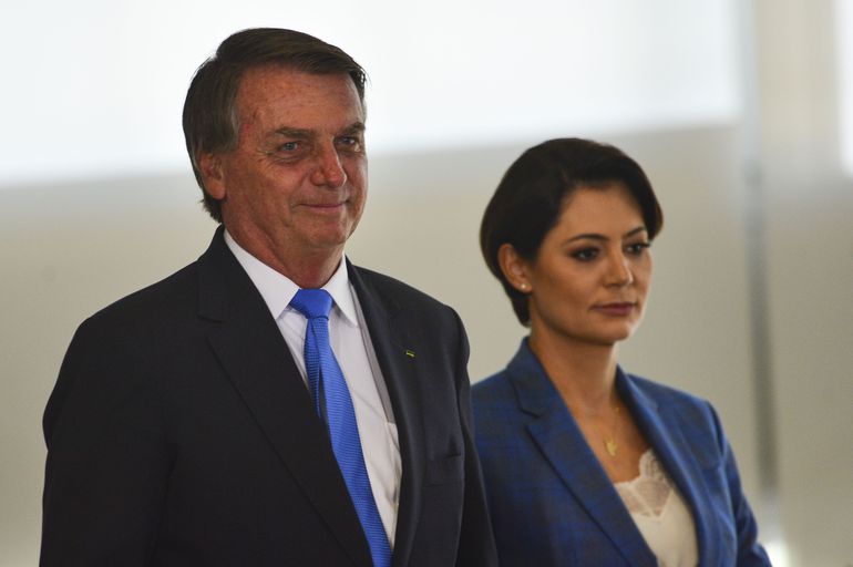 Governo Bolsonaro decreta sigilo de 100 anos até em visitas a Michelle