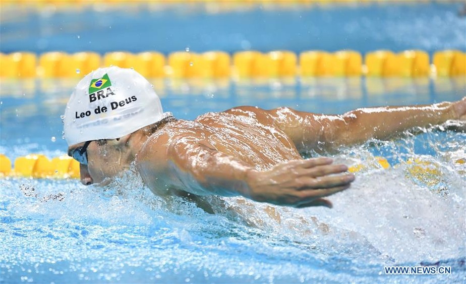 Leonardo de Deus faz melhor tempo da carreira e vai às semis nos 200m borboleta