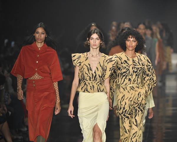 Ronaldo Fraga, Modem e Lilly Sarti se destacam no início da SPFW
