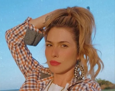 Lívia Andrade anuncia contratação pela Globo para atuar no 'Domingão com Huck'