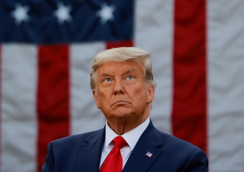 Com dificuldades financeiras e correndo risco de ser preso, Trump teme deixar presidência