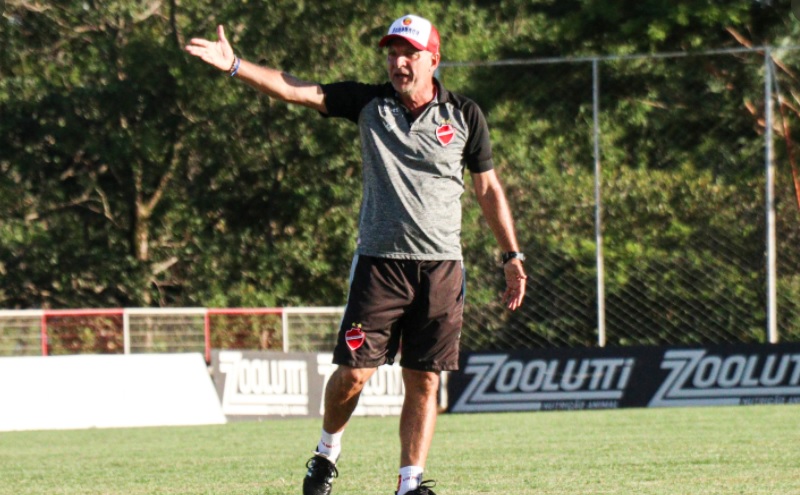 Márcio Fernandes é demitido do Vila Nova antes do clássico