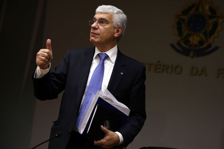 Para viabilizar redução do diesel, governo tira R$ 1,2 bi de programas