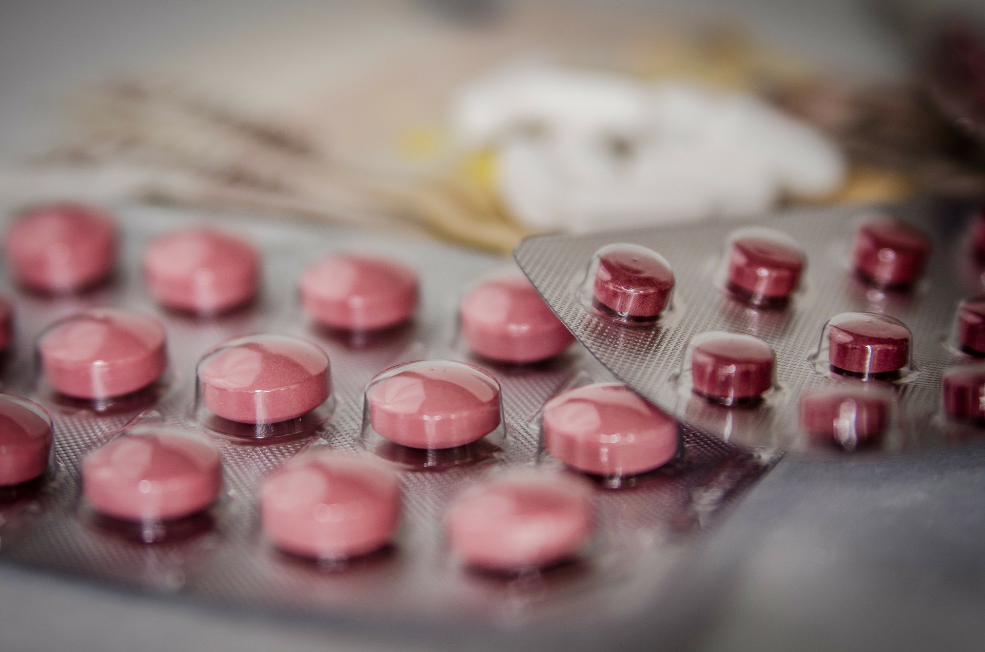 AstraZeneca diz que coquetel pode reduzir casos graves e mortes por Covid-19