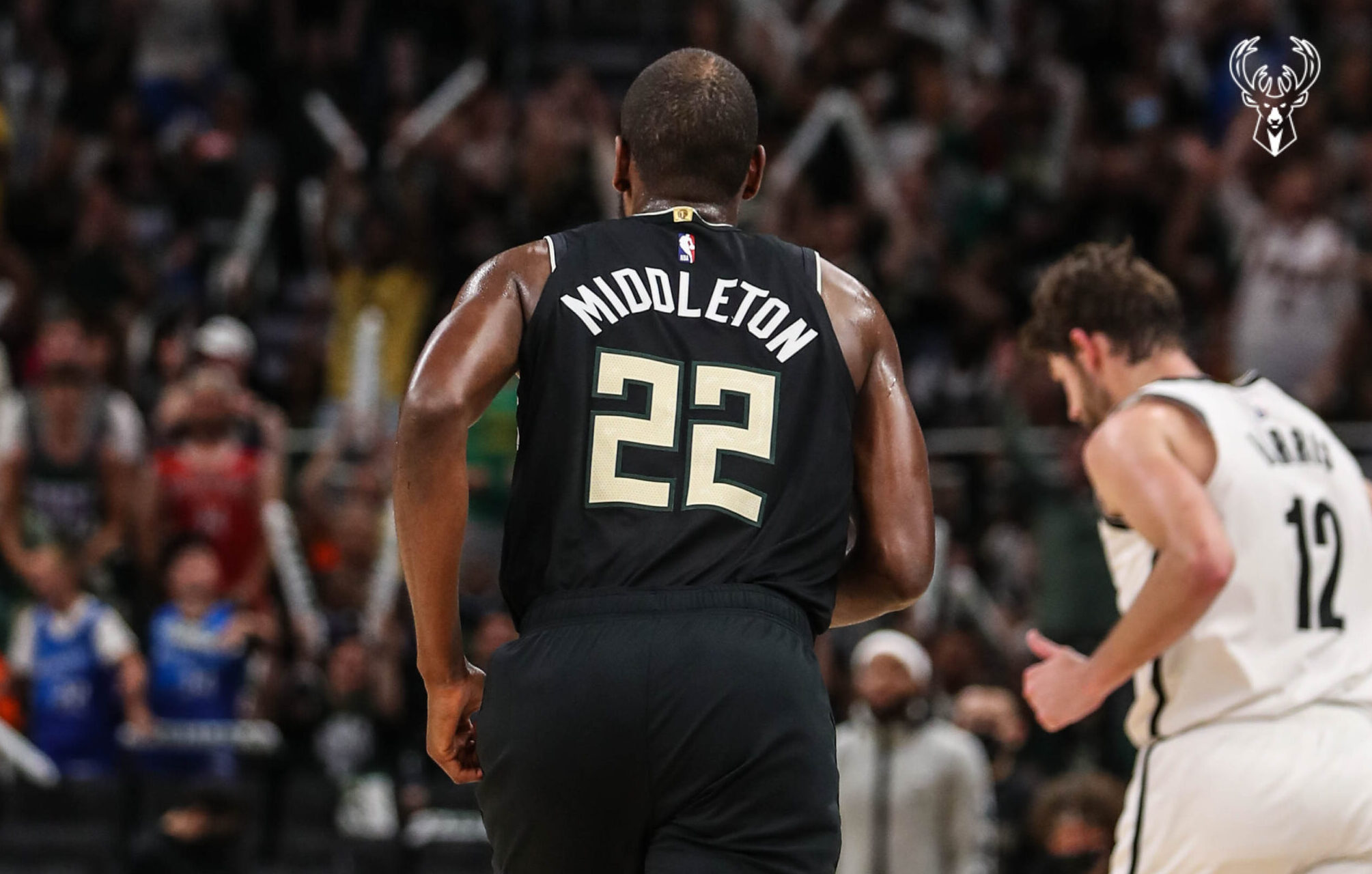 Antetokounmpo e Middleton lideram Milwaukee para ter sétimo jogo com o Brooklyn