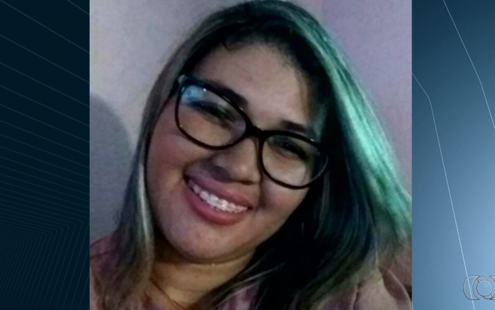 Mulher é assassinada com golpes de faca dentro de casa