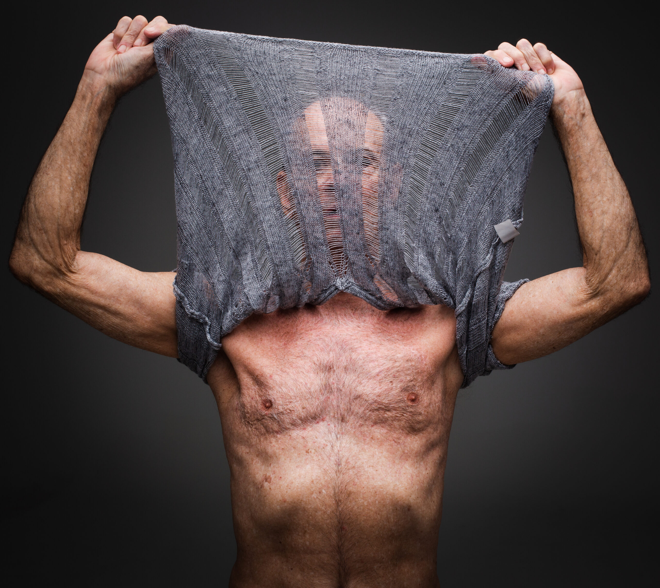 Ney Matogrosso se desnuda em disco ao reler músicas que marcaram a MPB