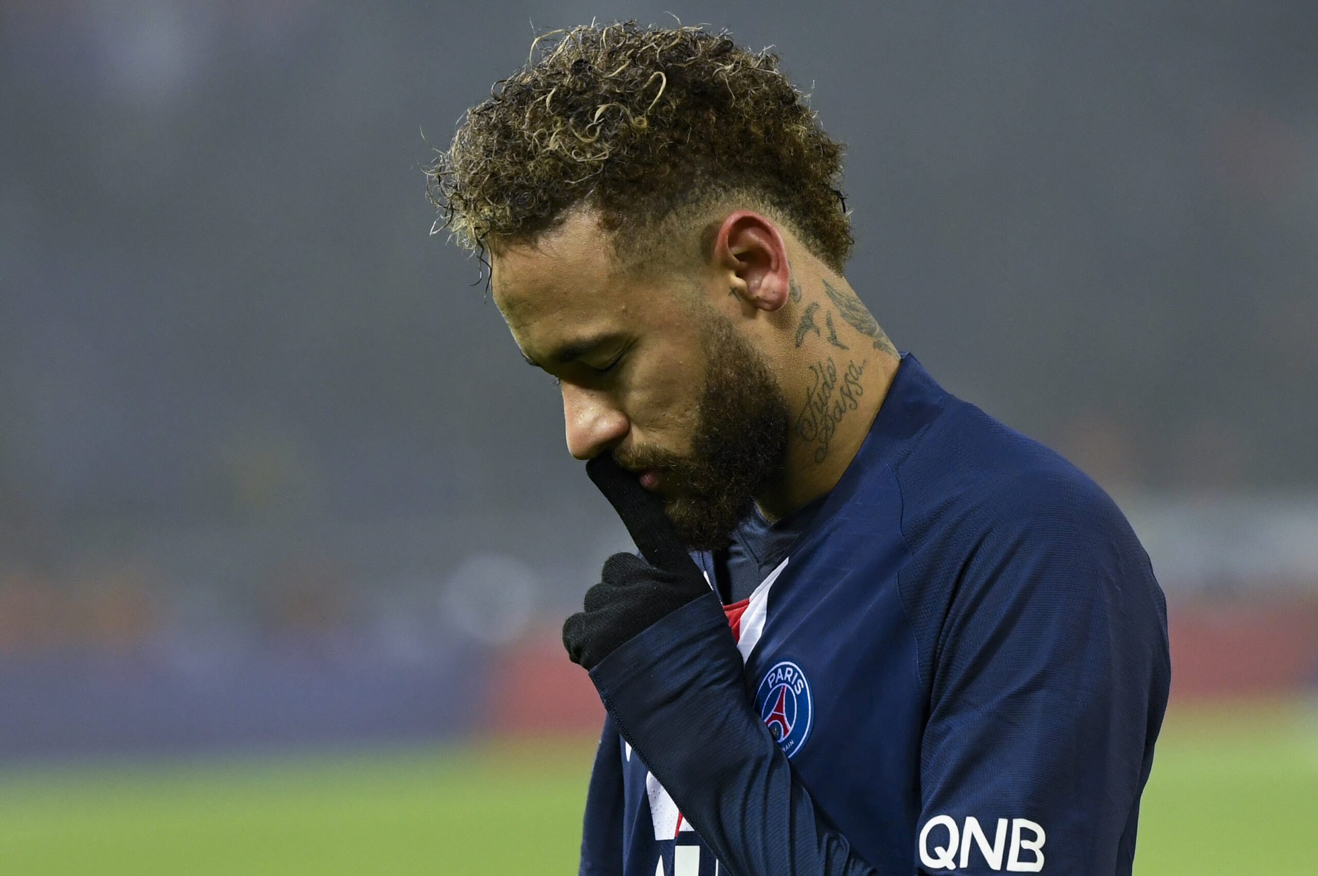 Neymar não se recupera de lesão e desfalca Paris Saint-Germain contra o Barcelona