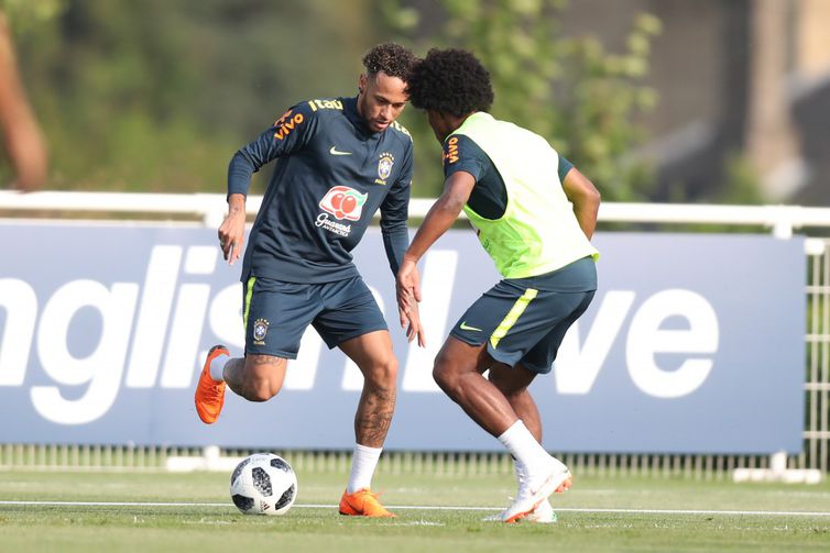 Seleção treina hoje na Inglaterra, na preparação para a Copa
