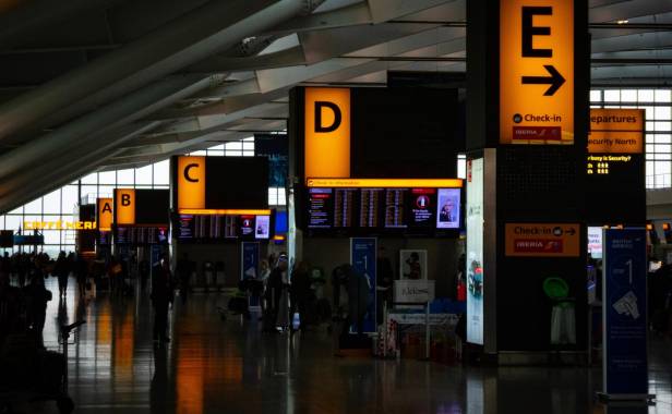 Inglaterra retira quarentena obrigatória para viajantes dos EUA e União Europeia