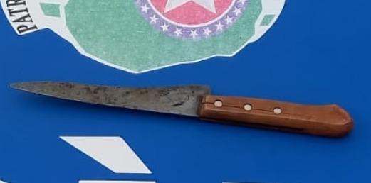 Mulher é presa suspeita de esfaquear o marido durante discussão
