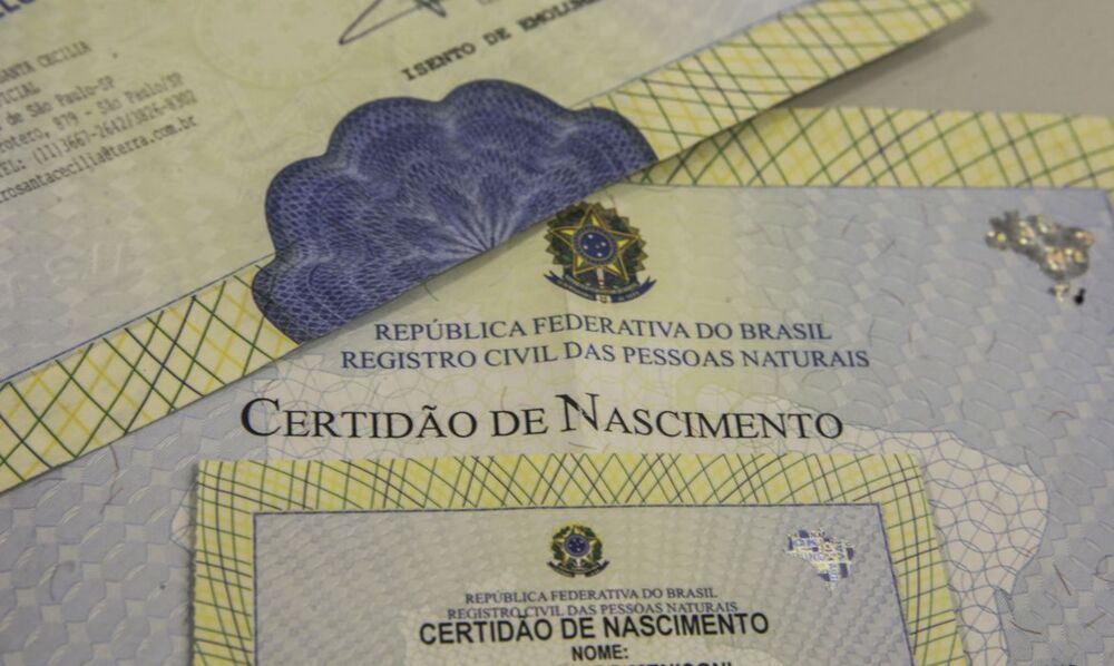 Pedreiro realiza sonho de registrar os filhos após a mãe deles morrer