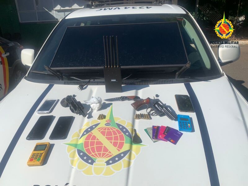 Quatro homens são presos por tentativa de homicídio, porte ilegal de arma e tráfico