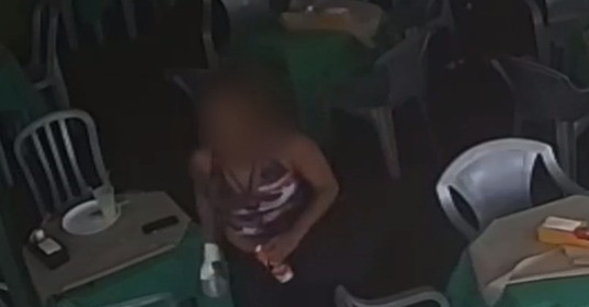 Funcionária de restaurante é presa suspeita de furtar celular de cliente, em Goiatuba
