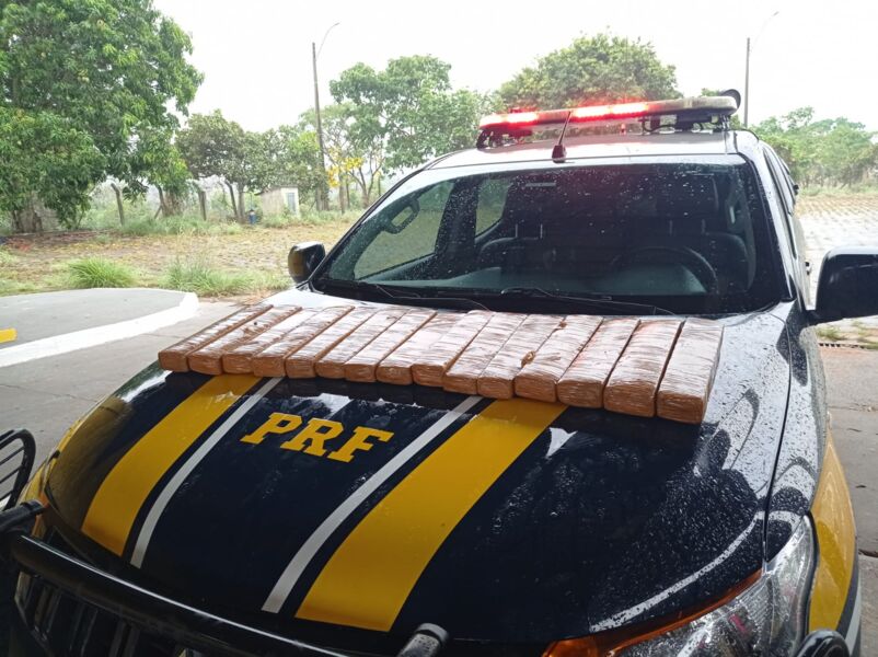 Mulher é presa com 16 Kg de maconha em ônibus