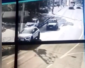 Carro invade calçada e mata três mulheres em Alphaville, na grande SP