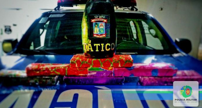 Passageiro de veículo de aplicativo é preso com drogas