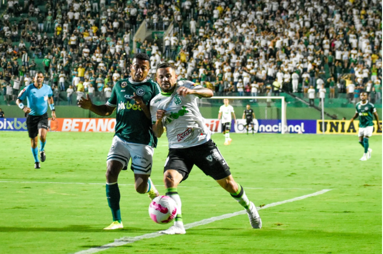 Com  jogo cheio de gols, Goiás empata com o América-MG na Serrinha