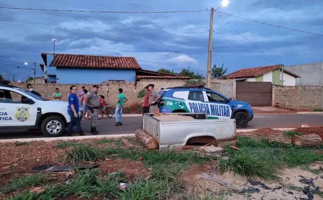 Corpo de feto é encontrado em lote baldio de Barro Alto