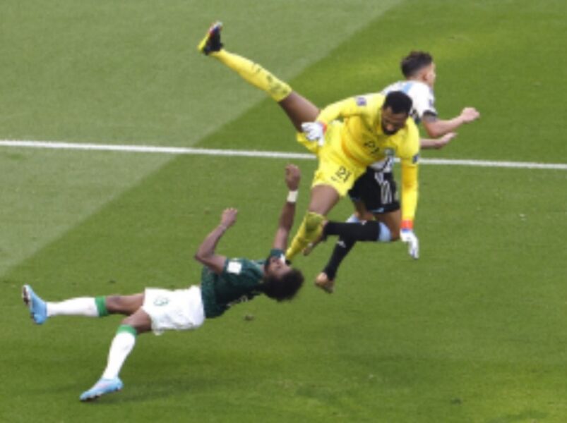 Lateral da Arábia Saudita passará por cirurgia após choque com goleiro