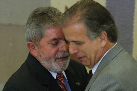 Lula dará ordem a chefes militares para acabar com atos bolsonaristas