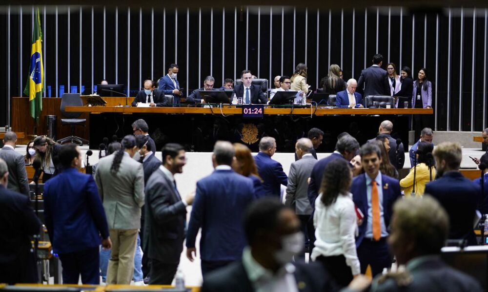 PEC do piso da enfermagem é aprovado pelo Senado e vai à promulgação