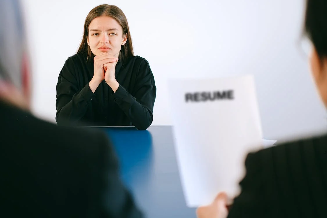 Como se comportar em uma entrevista de emprego: dicas para 2023