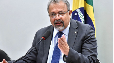 Elias Vaz aciona TCU sobre gastos de Bolsonaro