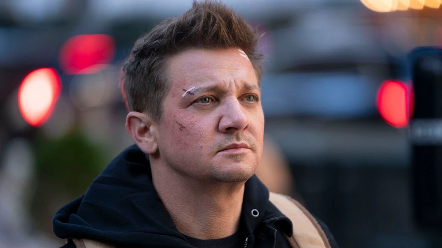 Jeremy Renner passa por cirurgias e segue na UTI em estado crítico