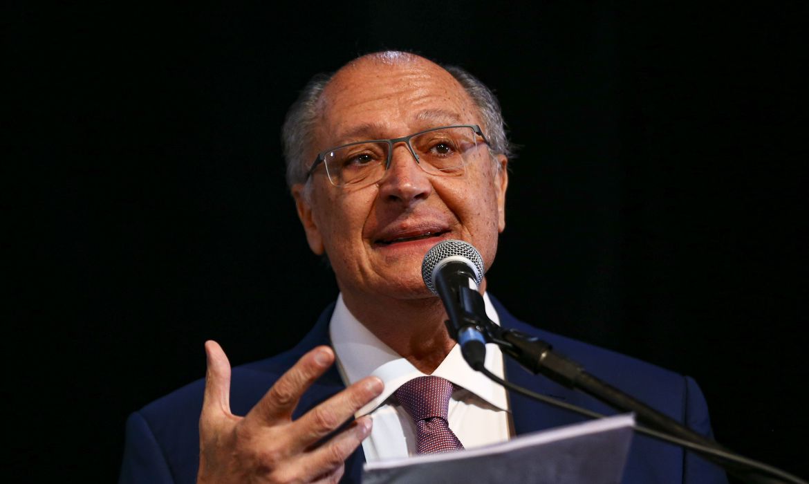 Alckmin promete retomar a “reindustrialização” no país