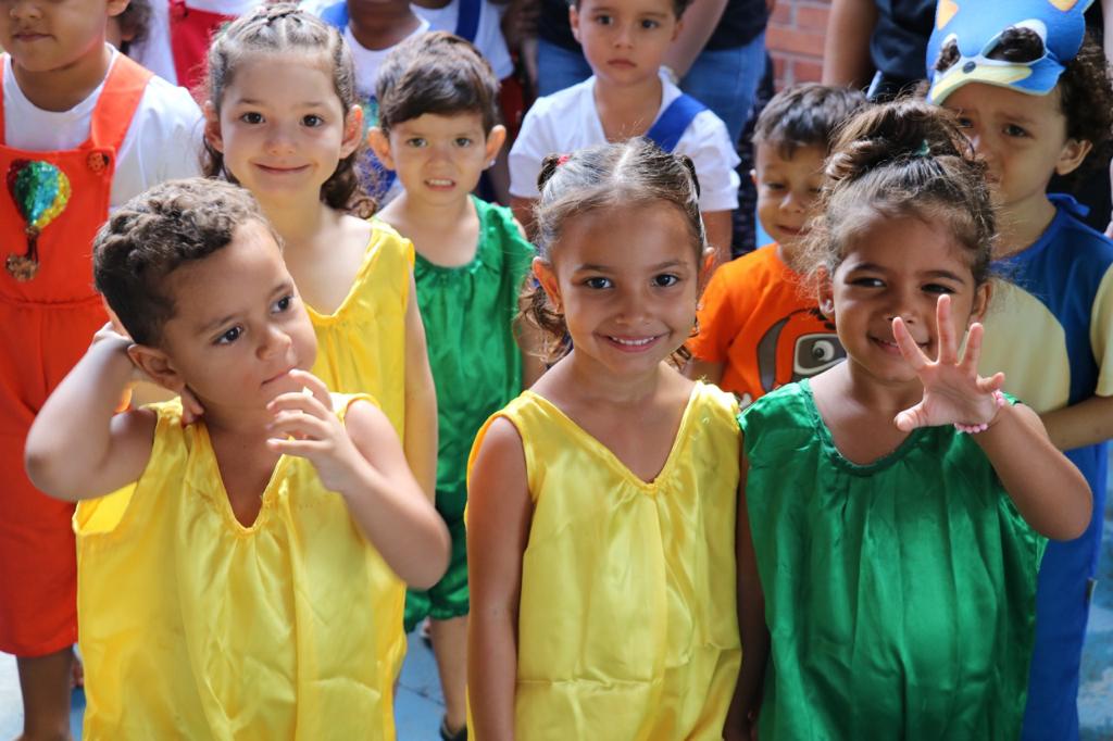 Educação inicia ano
letivo com 115 mil estudantes