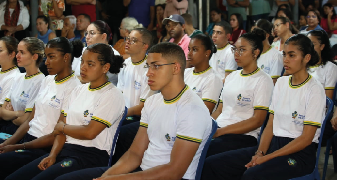 Governo inaugura colégio militar em Cristalina