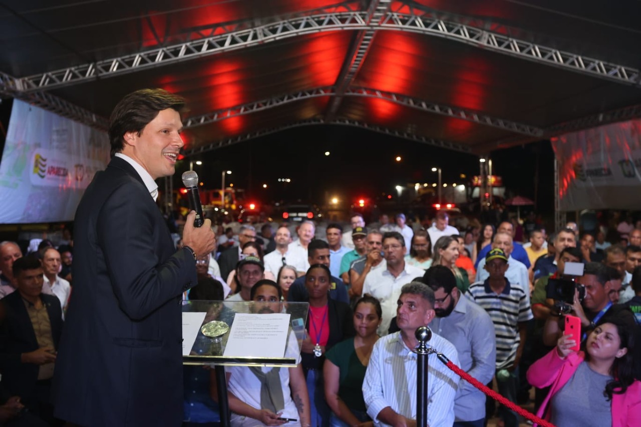 Daniel Vilela faz homenagem ao pai, Maguito Vilela, em Aparecida