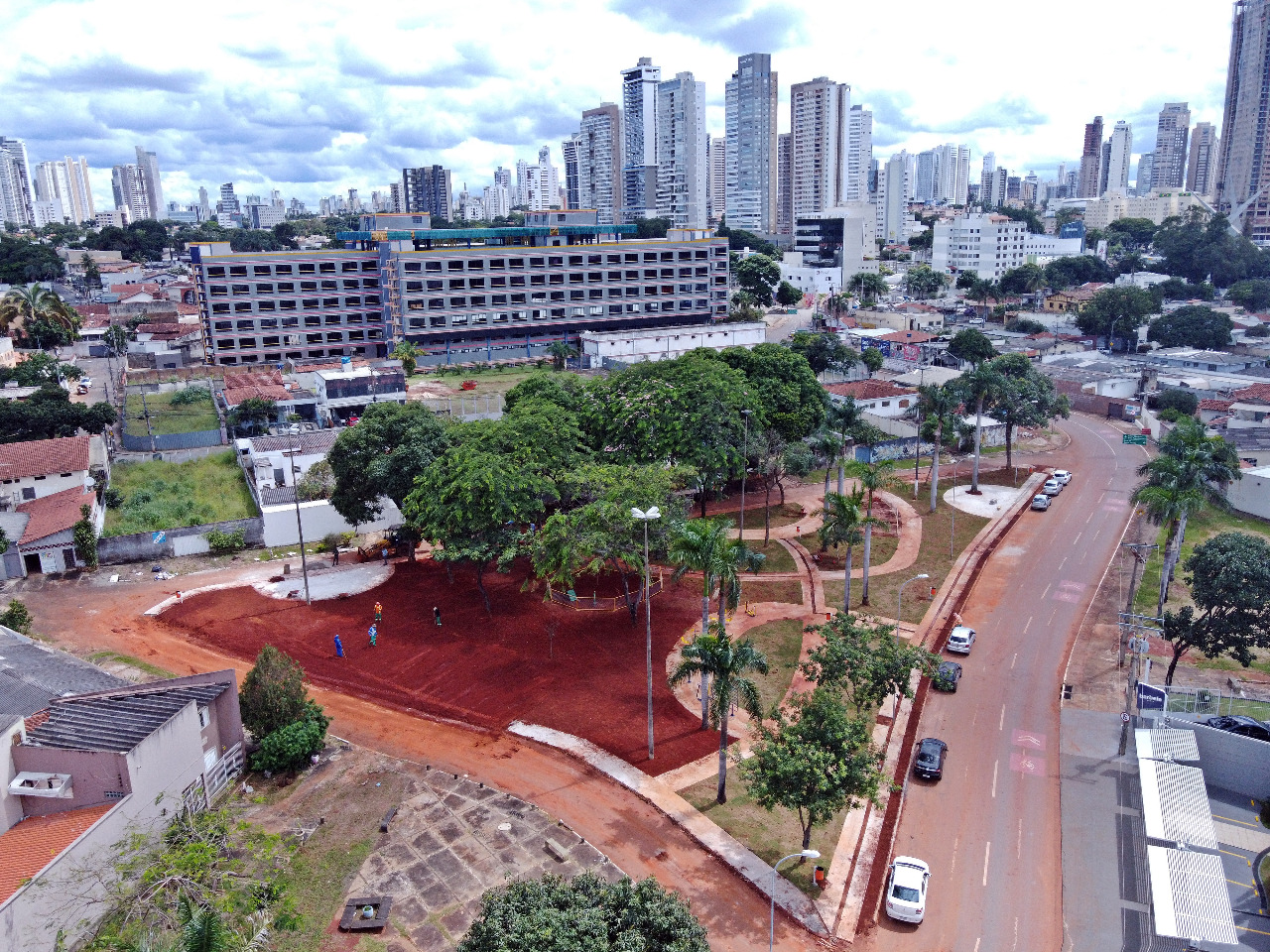 Revitalizada praça da Avenida Cora Coralina no Setor Sul