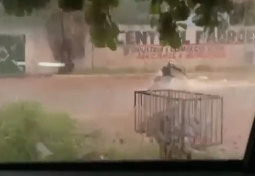 Motociclista é arrastado pela enxurrada e cai no córrego Cascavel