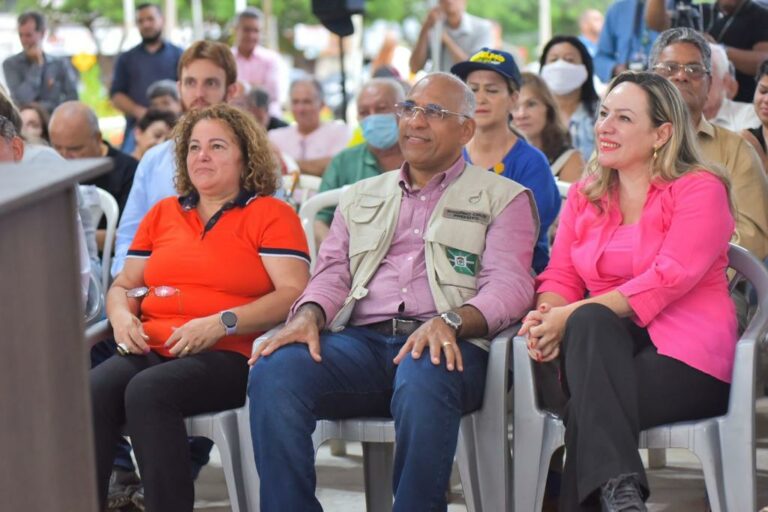 Rogério inaugura praça com nome de Darci Accorsi