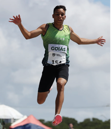 Atleta goiano se destaca na modalidade salto em distância