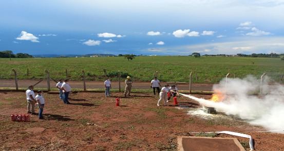 Policlínica treina colaboradores para brigada de incêndio