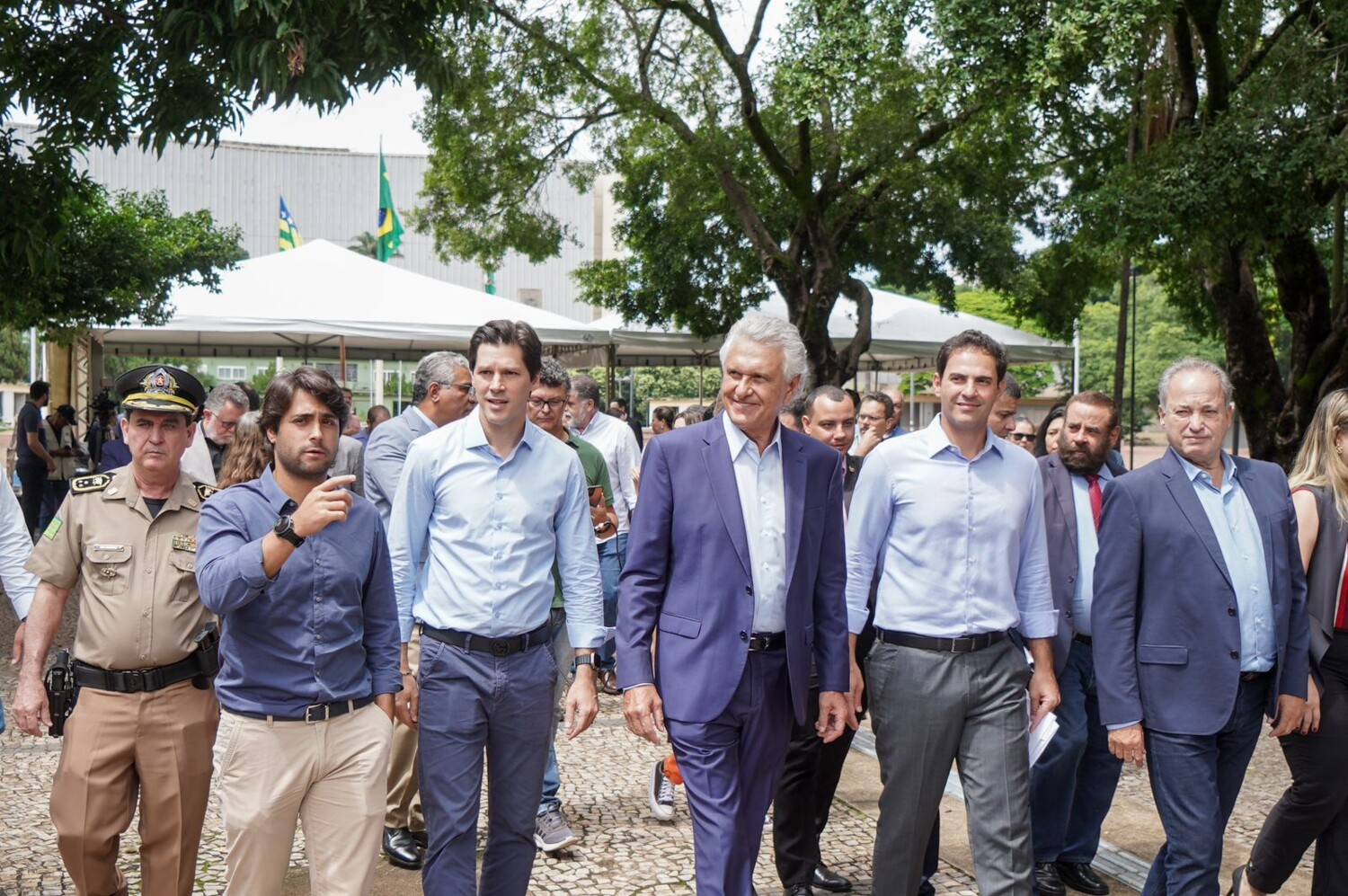 Empresas apresentam novos ônibus intermunicipais