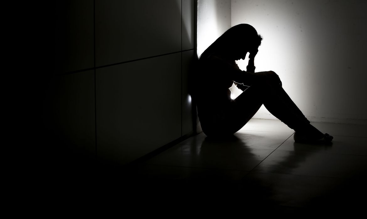 Casos de  suicídio aumentam entre jovens