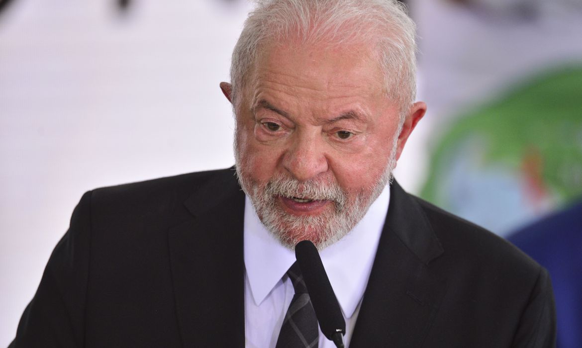 Pesquisa Data Folha faz balanço dos 100bdias do governo Lula