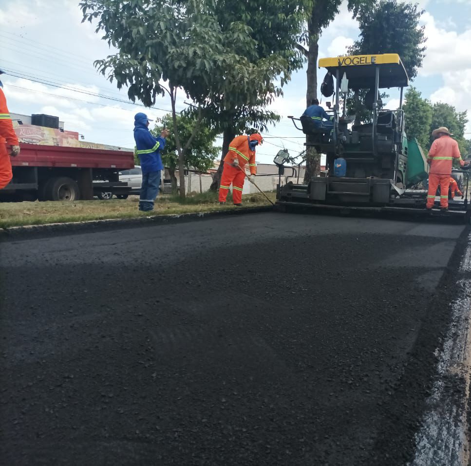 Região Leste recebe reconstrução asfáltica