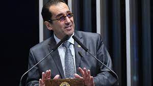 Jorge Kajuru lança programa para auxiliar municípios